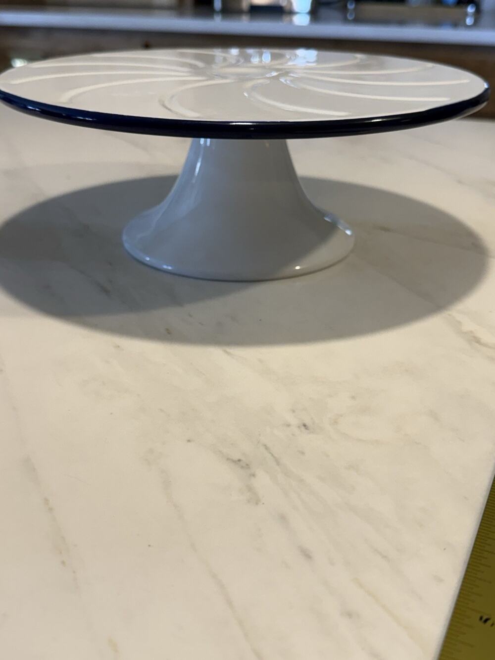 Crow Canyon Marbled Enamelware Cake Plate Stand White Blue Rim 11”